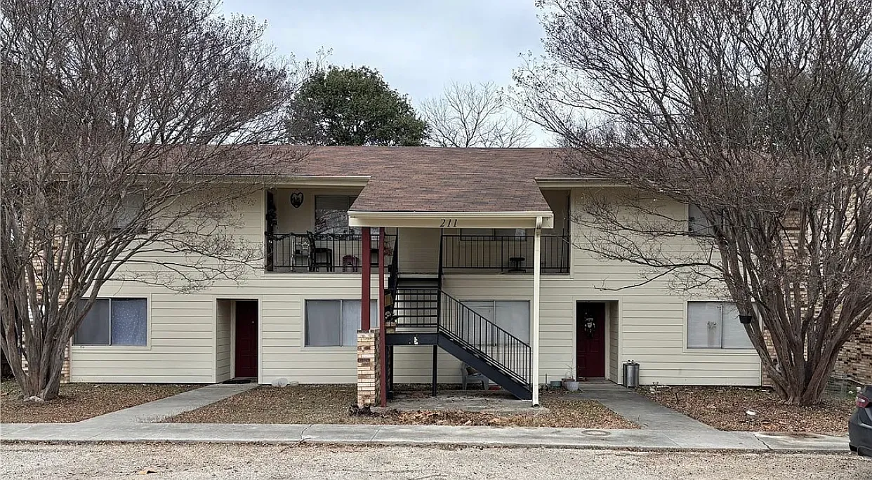 211 W Cardinal Ln — Photo 1
