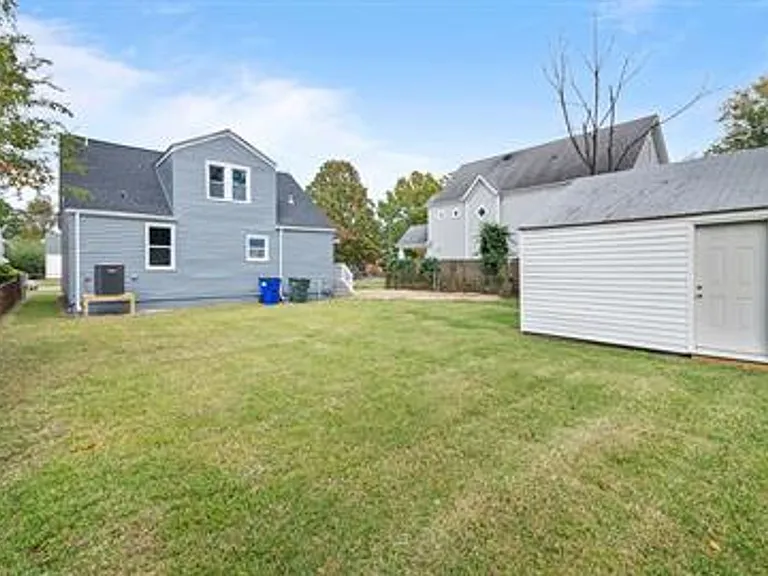 121 Glendale Ave — Photo 1