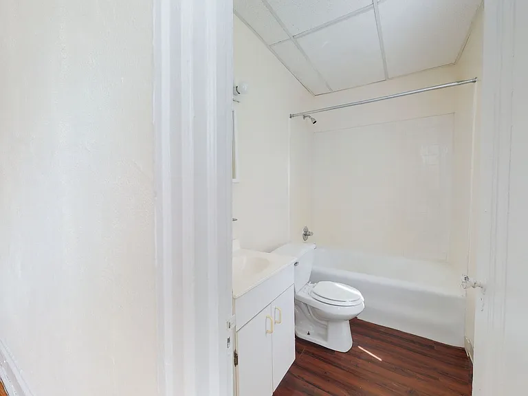 Penn Hall Apartments — Photo 27
