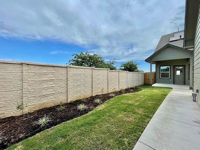 1517 Cobblecrest Ln — Photo 3