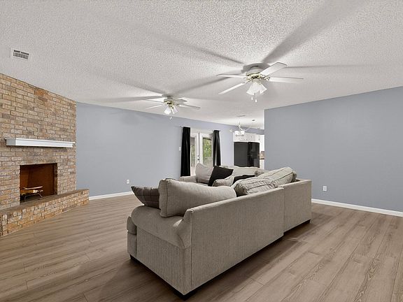 3rd image of 1718 Northwood Blvd