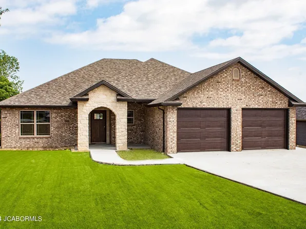 200 Rosewood Ct, Holts Summit, MO 65043