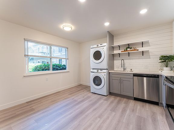 3rd image of 2144 Royal Dr APT 8