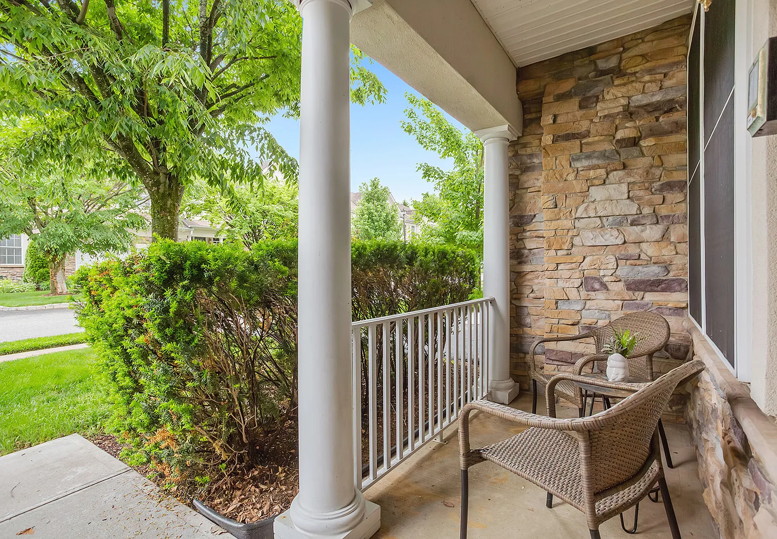 3 bed, 2.5 bath, 2146 sqft, $4,000 — Photo 4
