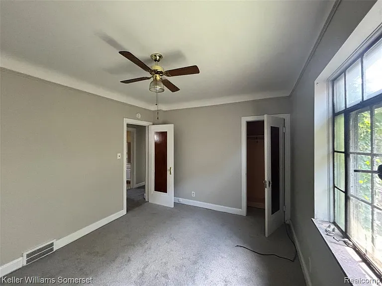 2943 Leslie St — Photo 12