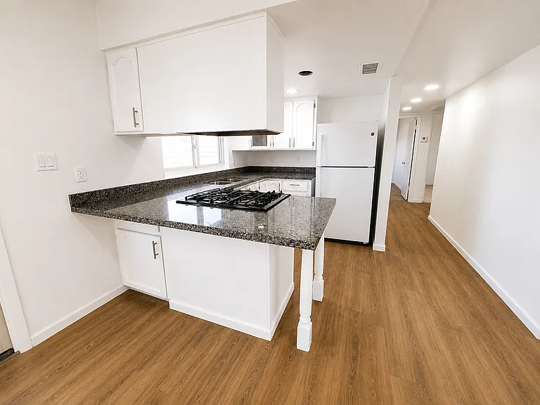 8836 W Mackenzie Dr — Photo 4