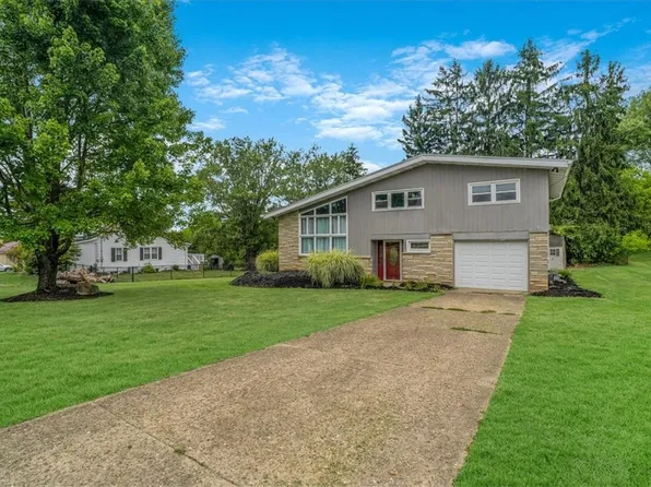 897 Highpoint Dr, Coal Center, PA 15423