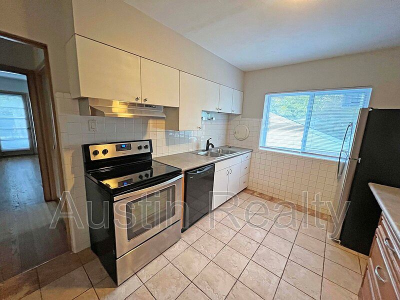 1st image of 765 Le Pere Ave