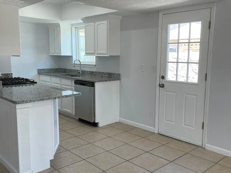 3240 Kilgore Pl — Photo 9