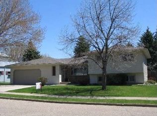 1309 Ridgeview Ln, Bismarck, ND 58501