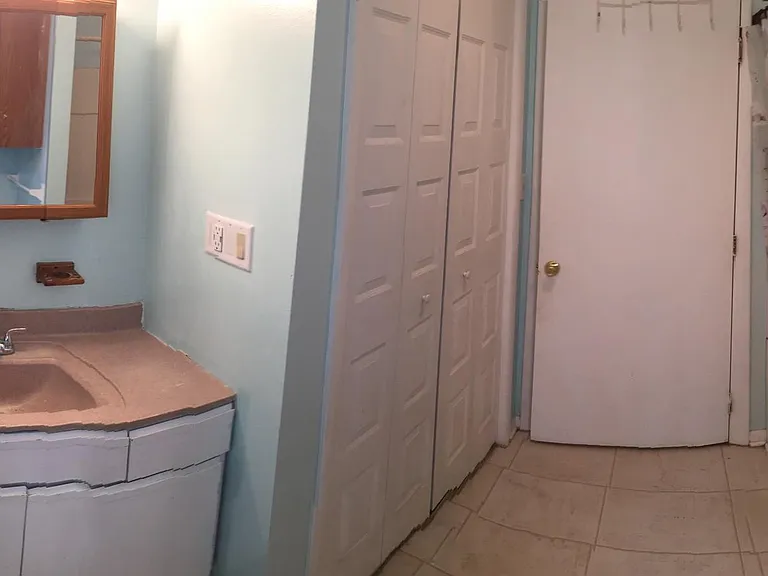 466 Crescent St — Photo 13