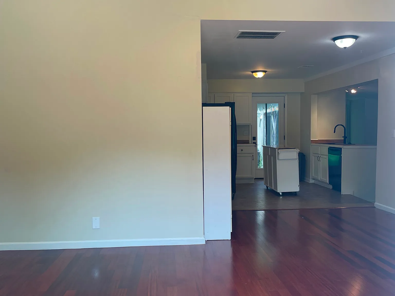 3 bed, $1,650 — Photo 2
