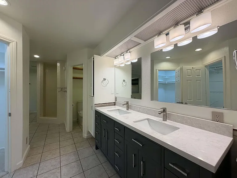 10 Venus Dr — Photo 53