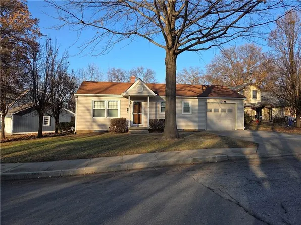 832 W Charles St, Independence, MO 64055