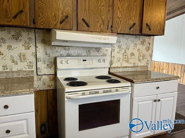 73 Lisa Ln — Photo 10