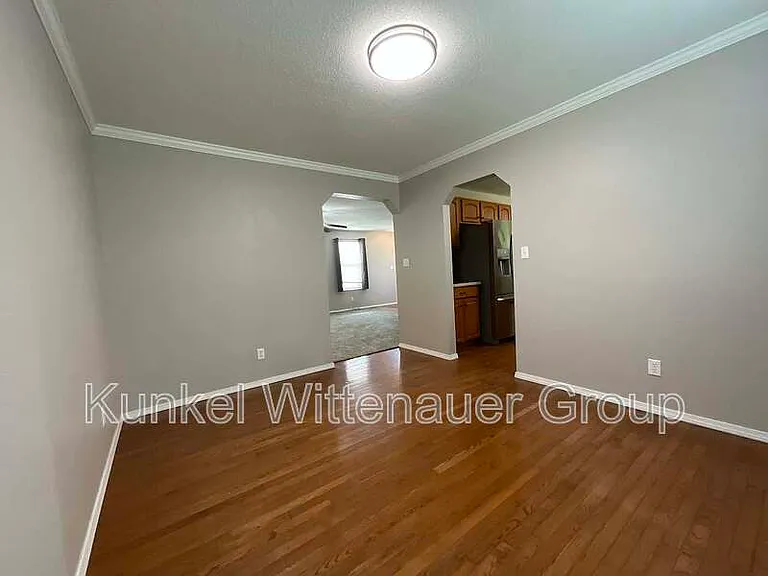 911 Victoria Ln — Photo 7