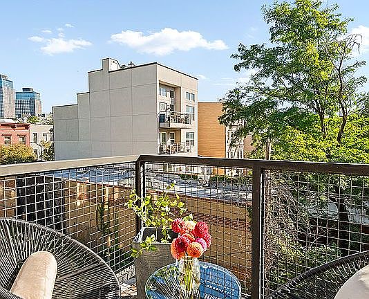 3rd image of 170 West St APT 302