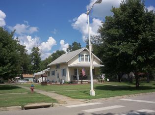 254 Market St, Osage City, KS 66523
