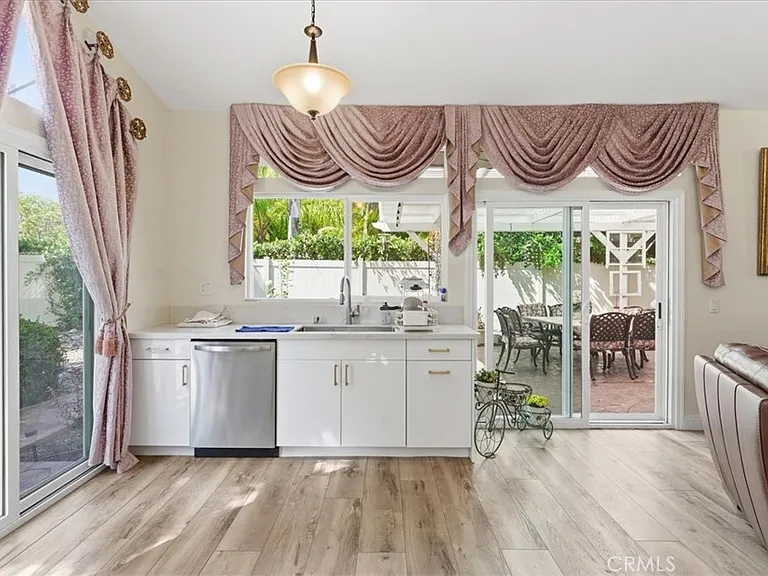 2749 Silver Oak Pl — Photo 16
