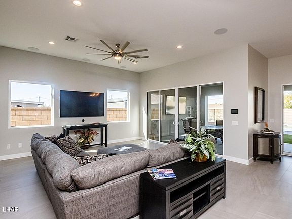 4th image of 2135 Pima Dr N