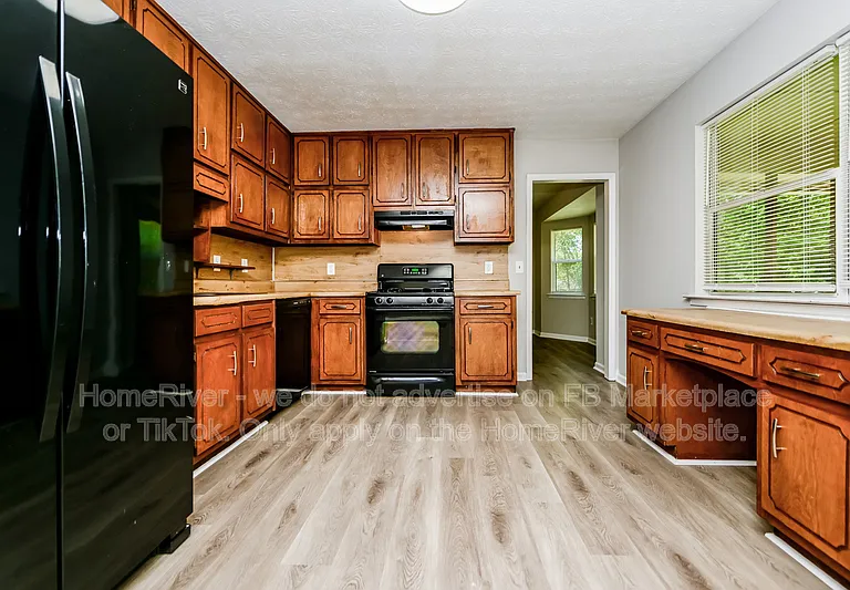 220 Summertown Dr — Photo 5