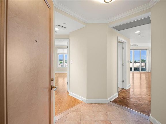 3rd image of 601 Laurel Ave APT 907