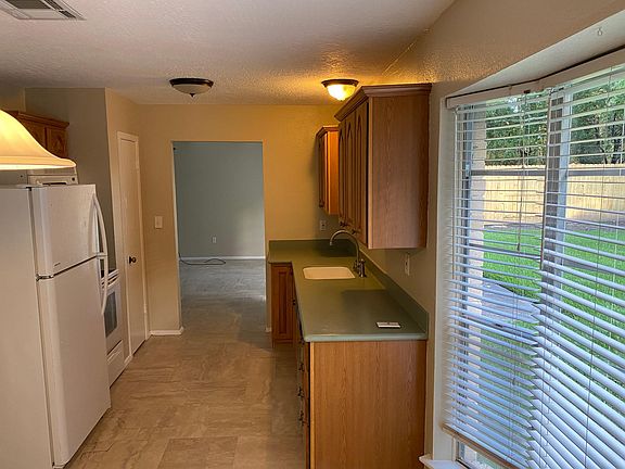 5th image of 16718 Forest Bend Ave