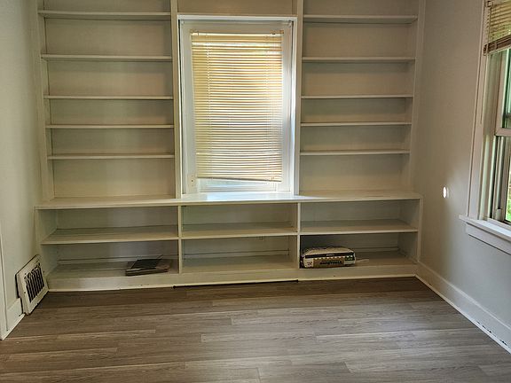 3rd image of 406 Andrews Park Blvd