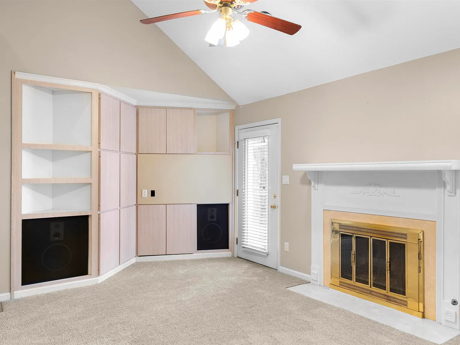 3 bed, 2.5 bath, 3190 sqft, $1,950 — Photo 2