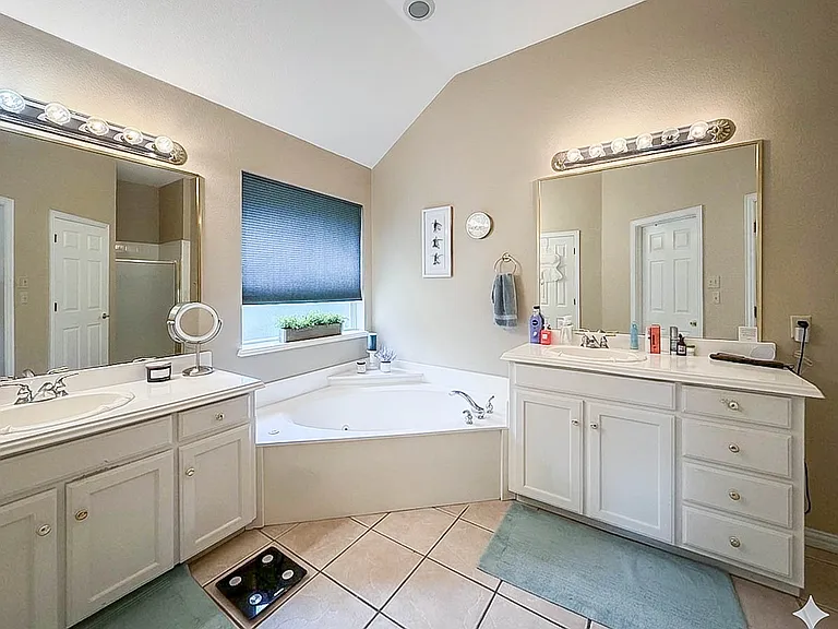 920 Carousel Dr — Photo 16