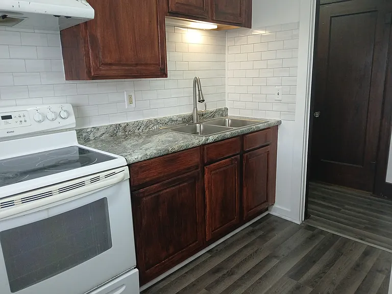 Frelinghuysen Ave — Photo 3