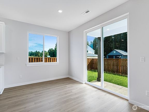 4th image of 3313 SE 12TH Avenue