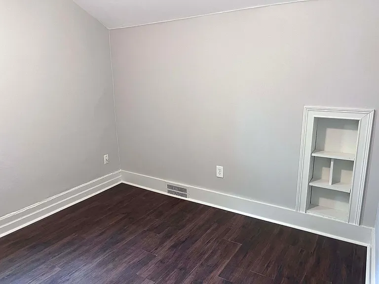 3051 Queen St — Photo 18