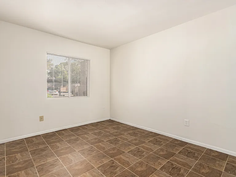 27 W Concorda Dr #104 — Photo 15