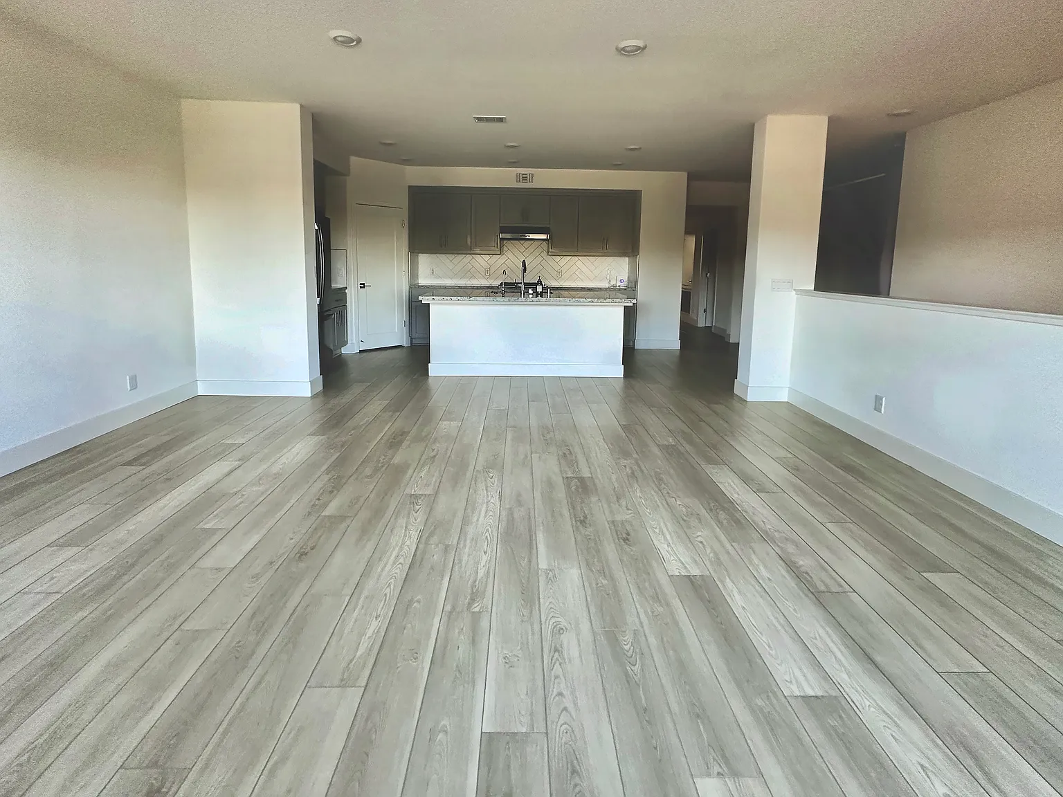 3 bed, 1800 sqft, $4,295 — Photo 4