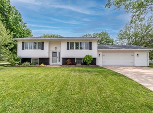 701 S 5th St, Eldridge, IA 52748