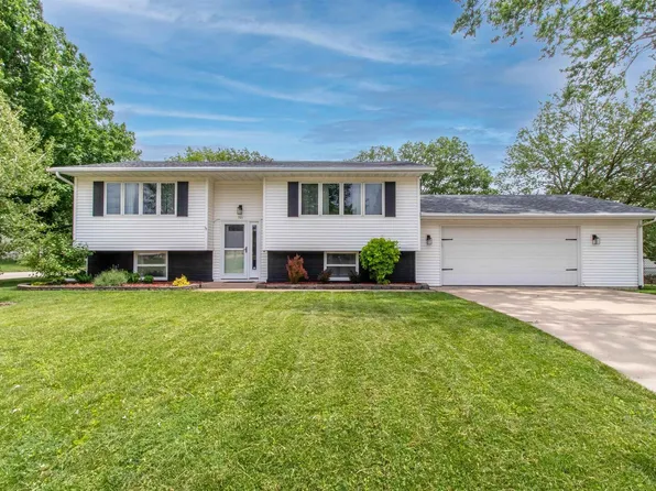701 S 5th St, Eldridge, IA 52748