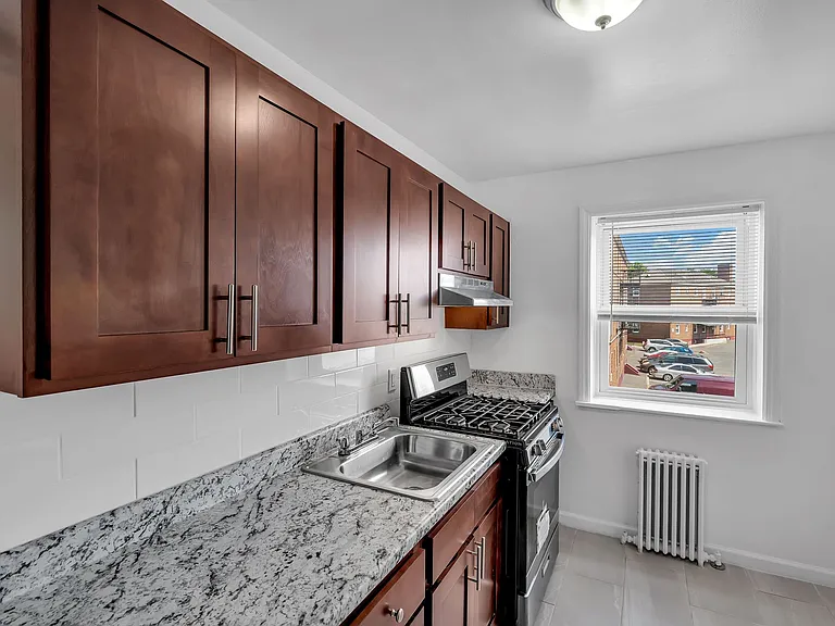 Chilton Hall Apartments — Photo 2