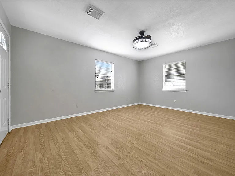 307 Lawrence St — Photo 5
