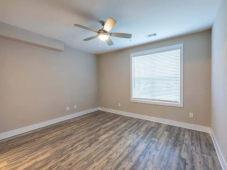 Foxwood Apartments — Photo 127