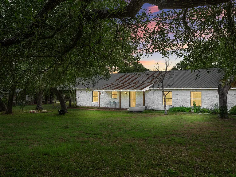 10518 Signal Hill Rd — Photo 1