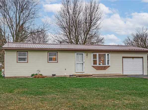 9 Manor Ln, Middleport, NY 14105