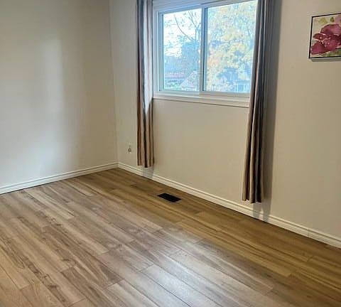 3rd image of 227 Fergus Ave