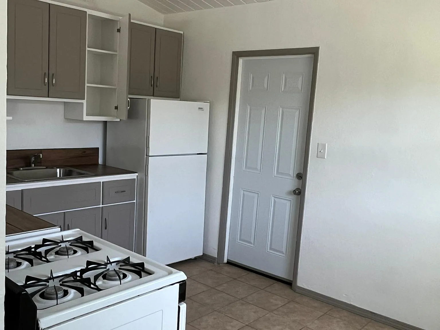 E Grand Ave, Escondido — Photo 4