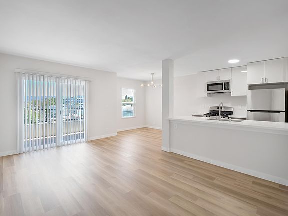 5th image of 4006 Emerald St #108