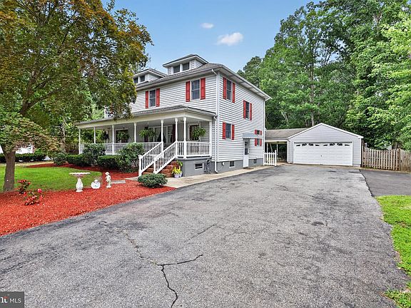 2nd image of 305 Grove Ave