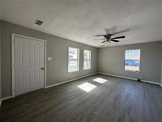 Building Photo - 717 E Lamberth Rd