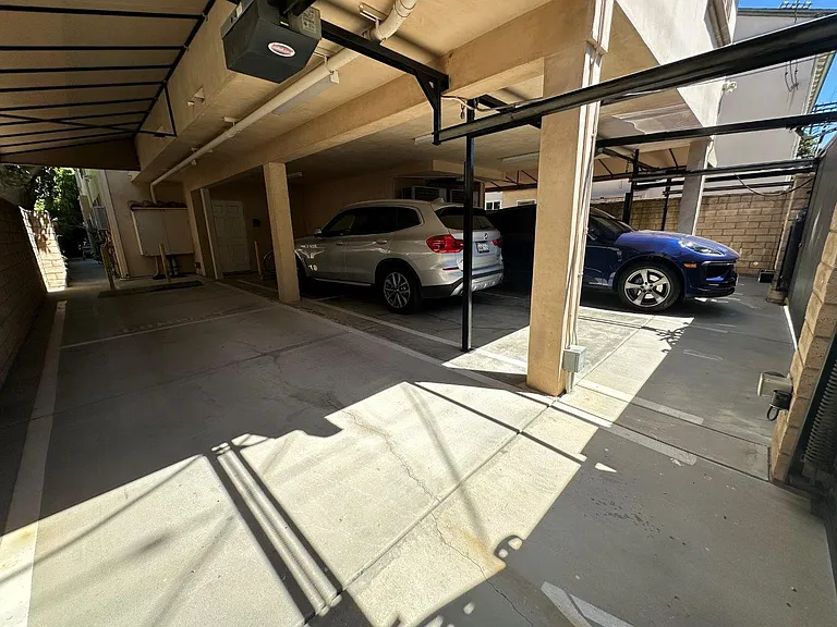 12540 Moorpark St — Photo 21