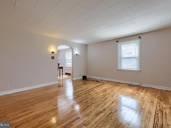 5th image of 1004 Edgemoor Ct