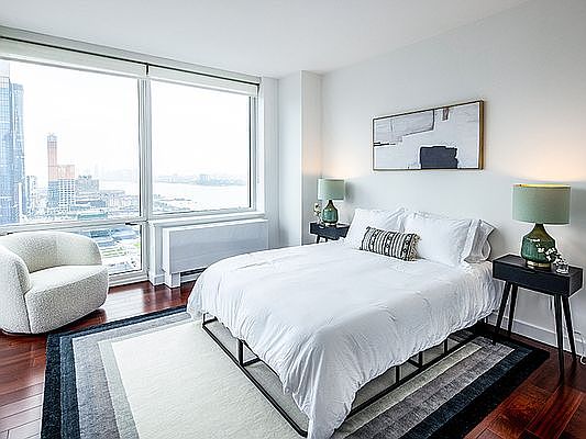3rd image of 610 W 42nd St #N46e